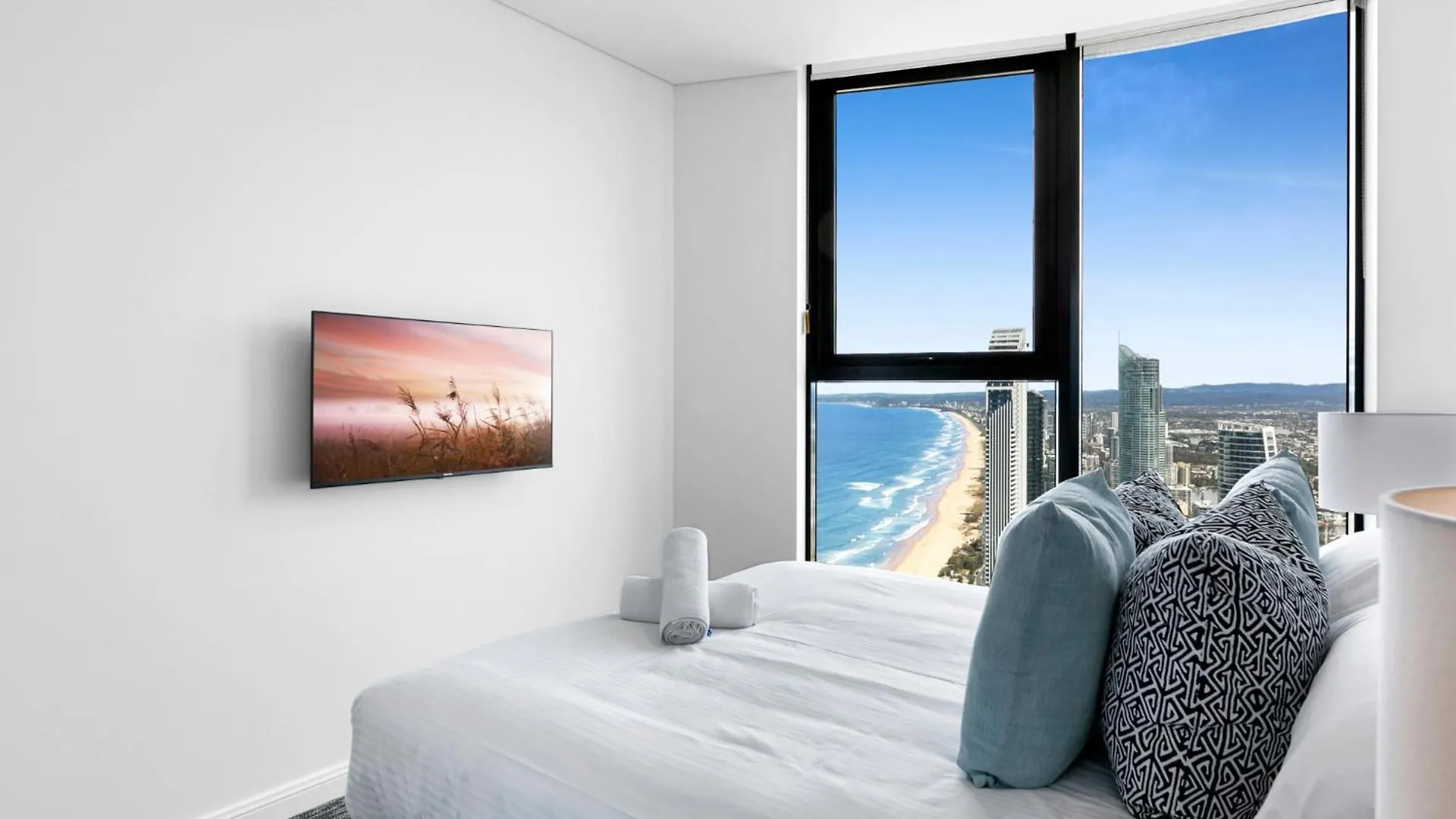 Oceanfront 2-Bed With Spectacular View, Pool & Gym Apartment Gold Coast