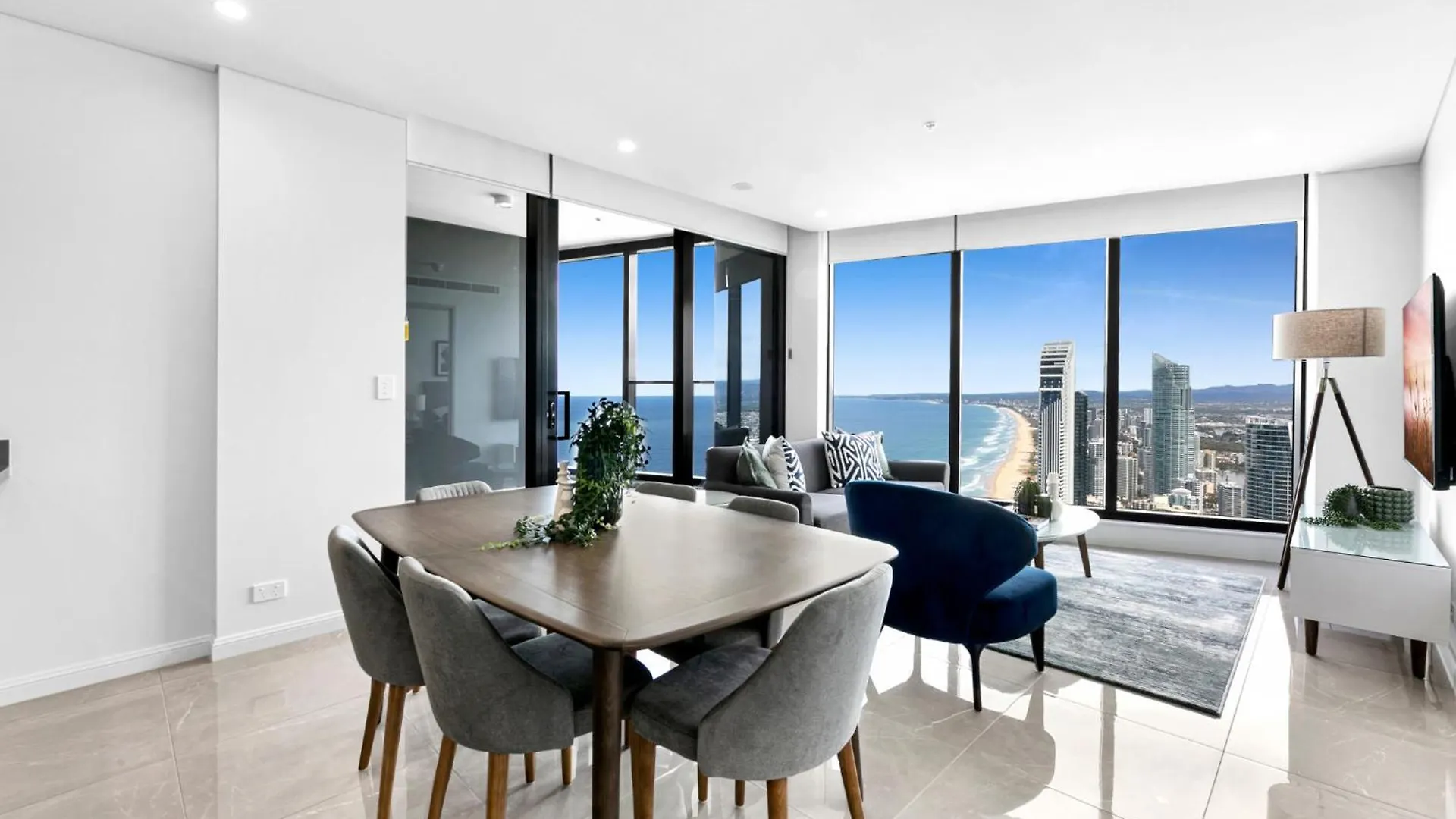 Oceanfront 2-Bed With Spectacular View, Pool & Gym Apartment Gold Coast Australia