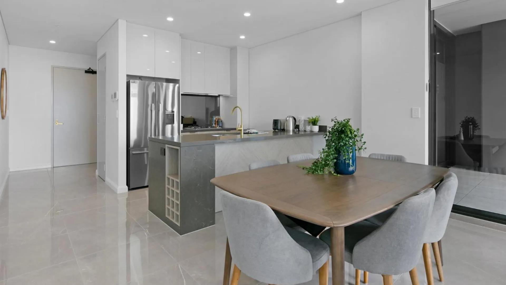 Oceanfront 2-Bed With Spectacular View, Pool & Gym Apartment Gold Coast Australia