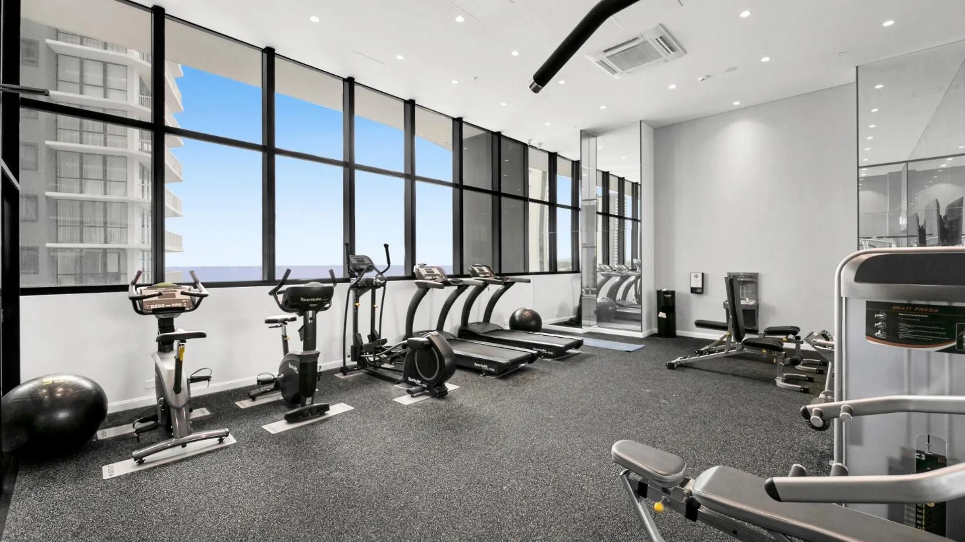 Oceanfront 2-Bed With Spectacular View, Pool & Gym Apartment Gold Coast