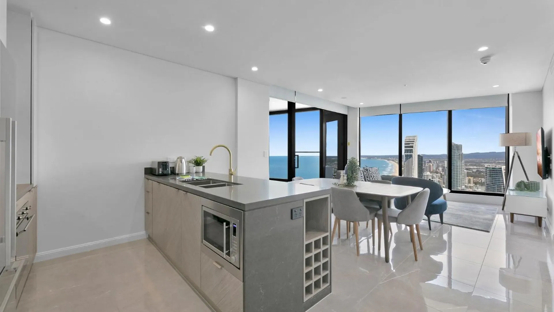 Oceanfront 2-Bed With Spectacular View, Pool & Gym Apartment Gold Coast 0*,  Australia