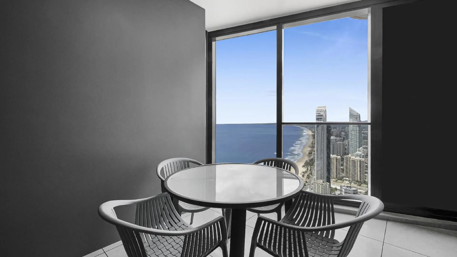 Oceanfront 2-Bed With Spectacular View, Pool & Gym Apartment Gold Coast