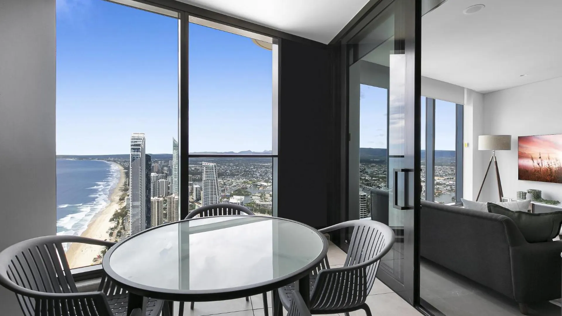 Oceanfront 2-Bed With Spectacular View, Pool & Gym Apartment Gold Coast Australia